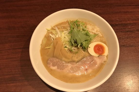 駒沢大学駅の近くで濃厚な煮干しラーメンをお楽しみいただけます